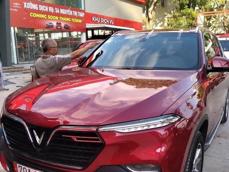 Dịch vụ thay kính chắn giá tận nơi